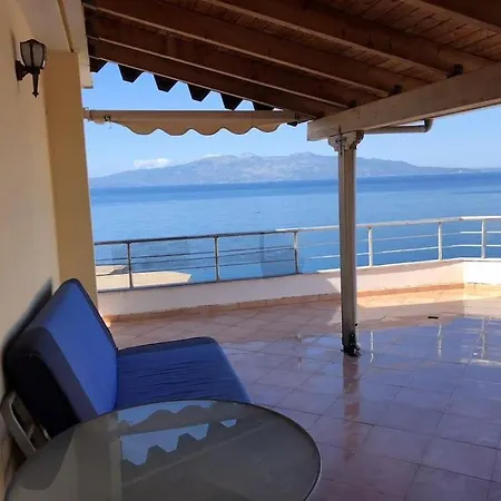Spacious With Large Rooftop Terrace Appartamento