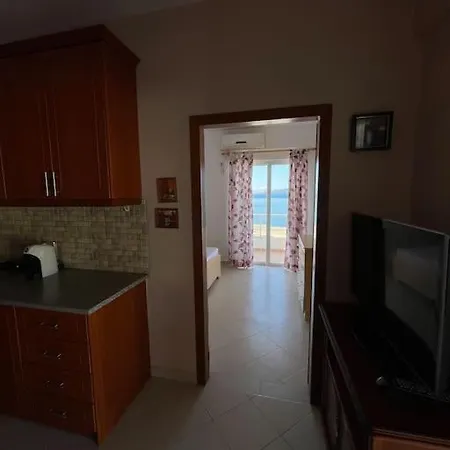 Spacious With Large Rooftop Terrace Appartamento Sarandë