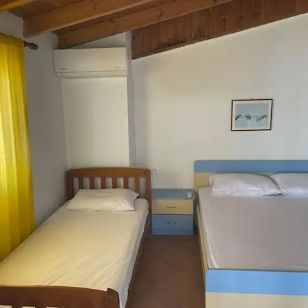 Appartamento Spacious With Large Rooftop Terrace Sarandë