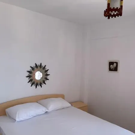 Spacious With Large Rooftop Terrace *