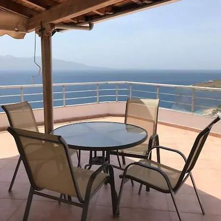 Spacious With Large Rooftop Terrace