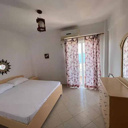 Spacious With Large Rooftop Terrace Appartamento *