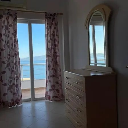 Spacious With Large Rooftop Terrace Appartamento *