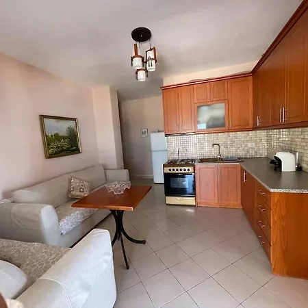Spacious With Large Rooftop Terrace Appartamento Sarandë